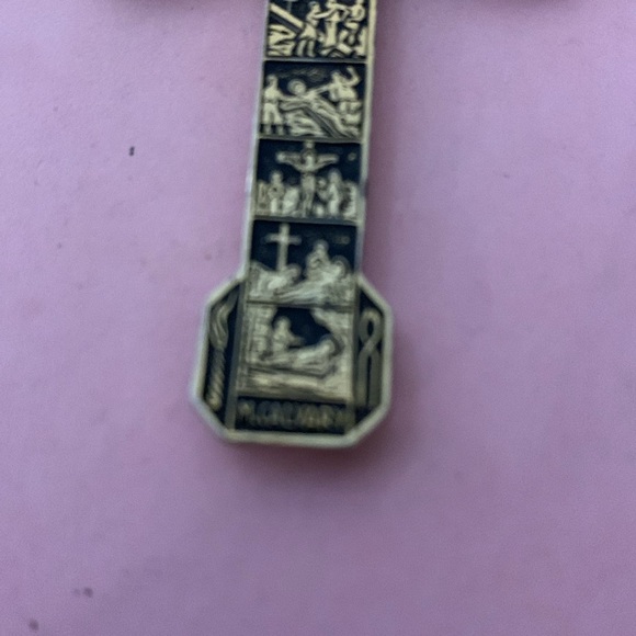 Beautiful crucifix pendant - Picture 5 of 5